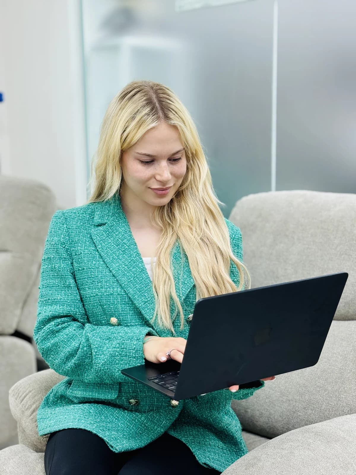 Algosutraa analyst working on algorithmic trading strategy